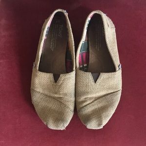Tan Toms